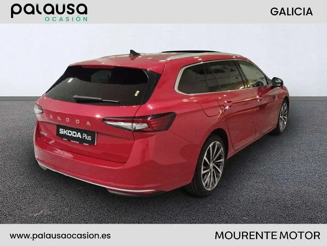 Usado Skoda Superb LAURIN & KLEMENT 150 CV (110 kW) 2024 Rojo Familiar