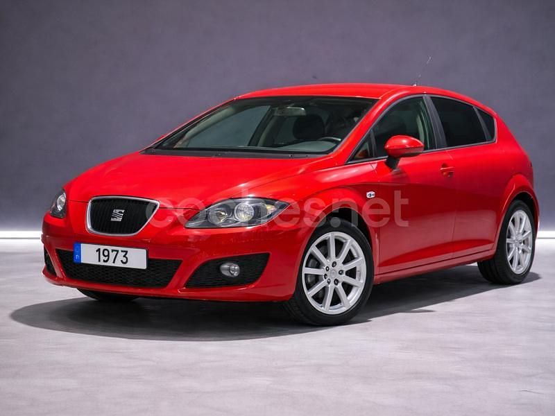 Rojo Usado 2010 Seat Leon Reference Berlina | 7000 € (Un poco caro) - Imagen 1/4