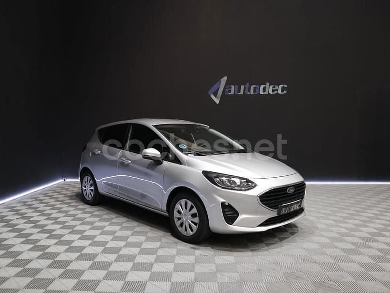 Gris / plata Usado 2022 Ford Fiesta Trend Berlina | 13.900 € (Precio justo) - Imagen 1/4
