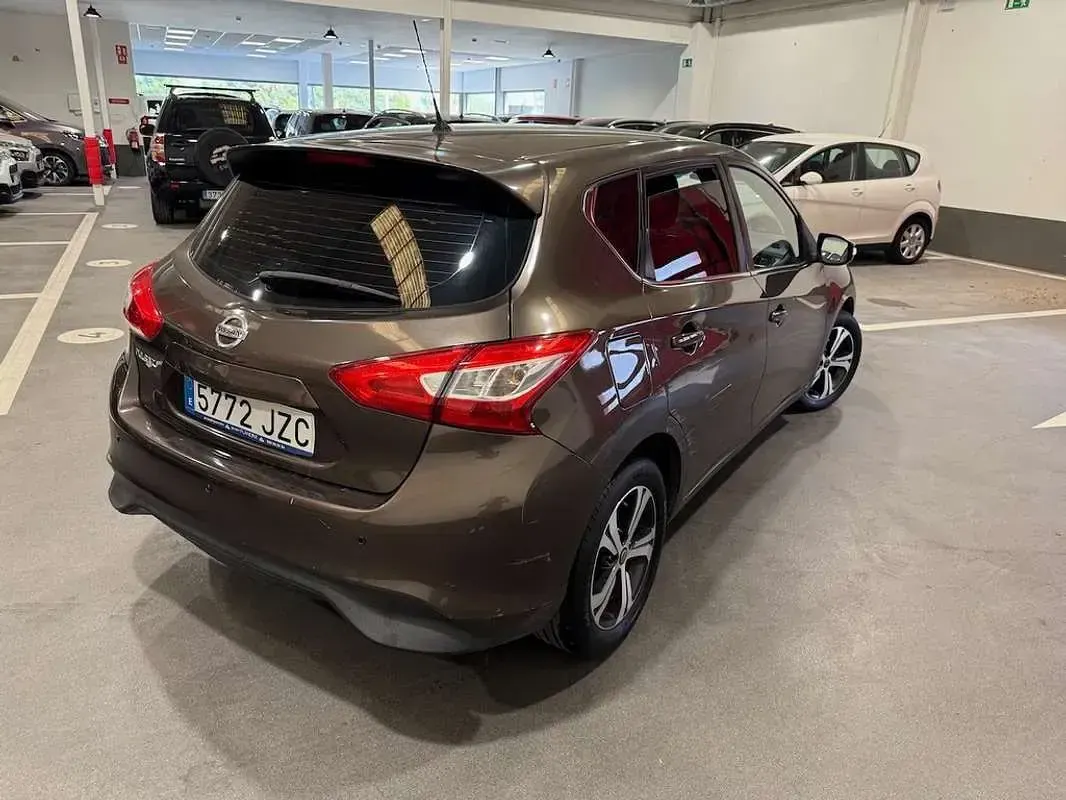 Usado Nissan Pulsar Acenta 110 CV (80 kW) 2017 Marrón Utilitario