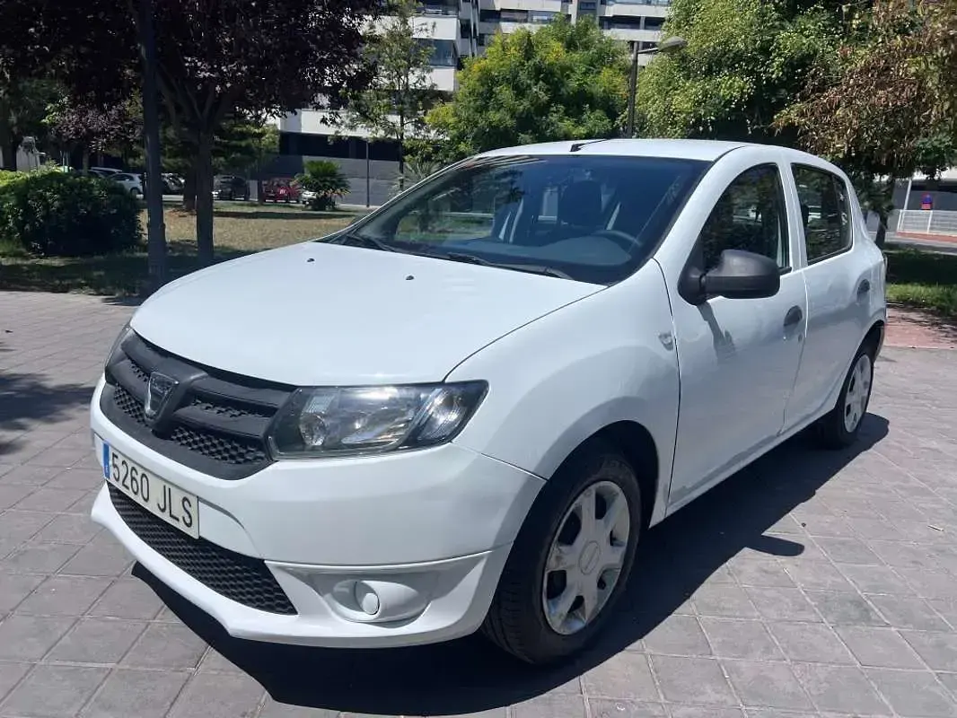 Usado Dacia Sandero 75 CV (55 kW) 2016 Blanco Utilitario