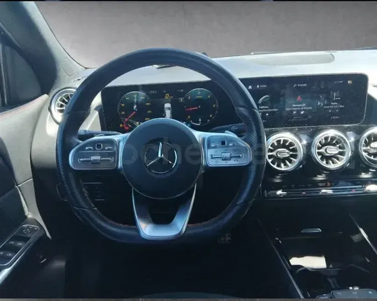 Usado Mercedes GLA200 150 CV (110 kW) 2021 Negro SUV