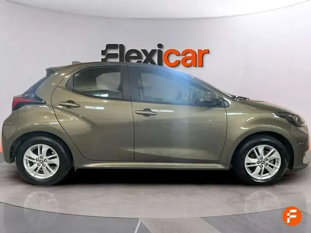 Usado Toyota Yaris Edition 125 CV (91 kW) 2022 Verde Utilitario