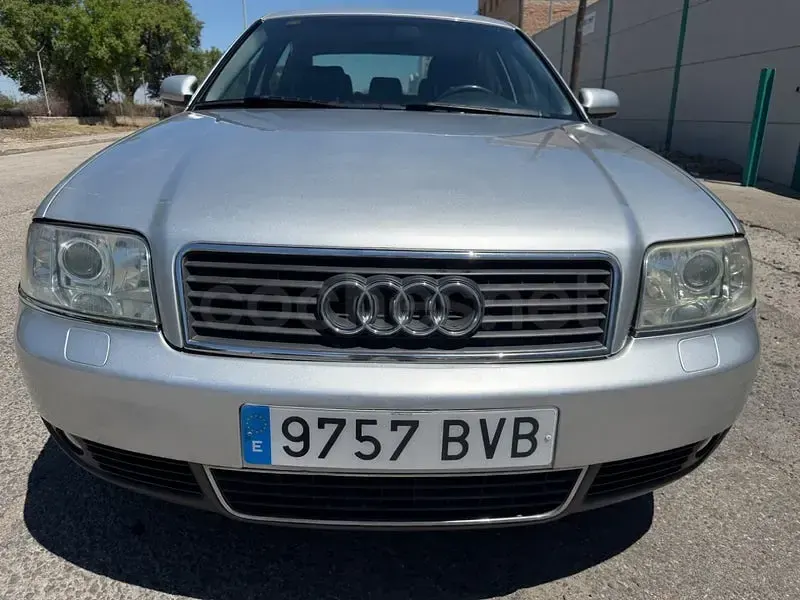 Usado Audi A6 170 CV (125 kW) 2003 Gris / plata Berlina
