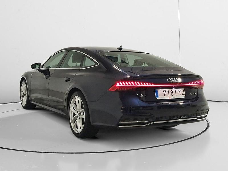 Usado Audi A7 Ambiente 204 CV (150 kW) 2022 Azul Berlina