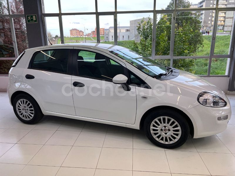 Blanco Usado 2014 Fiat Punto Easy Utilitario | 7990 € (Un poco caro) - Imagen 1/4