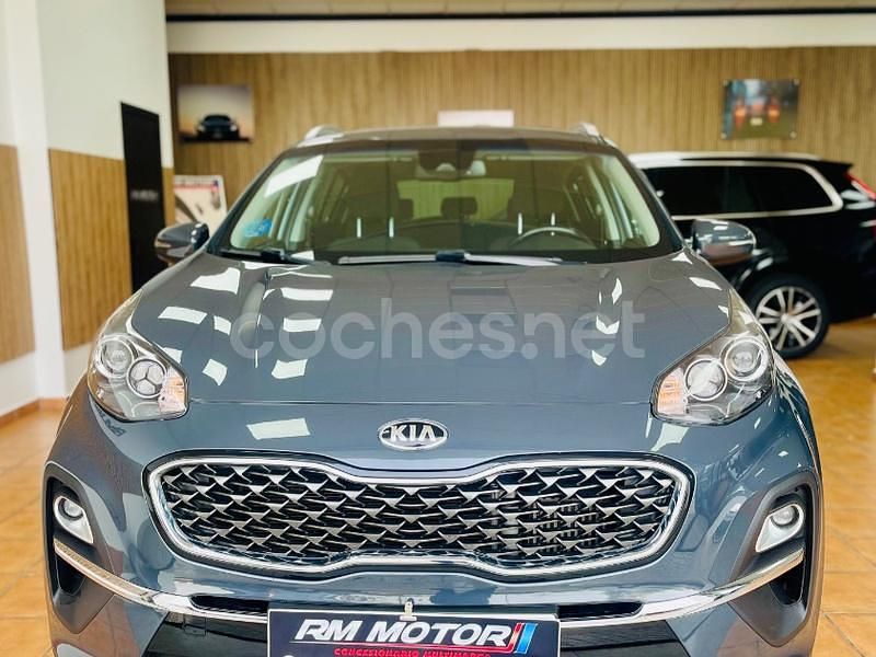 Usado Kia Sportage Plus 136 CV (100 kW) 2021 Gris / plata SUV