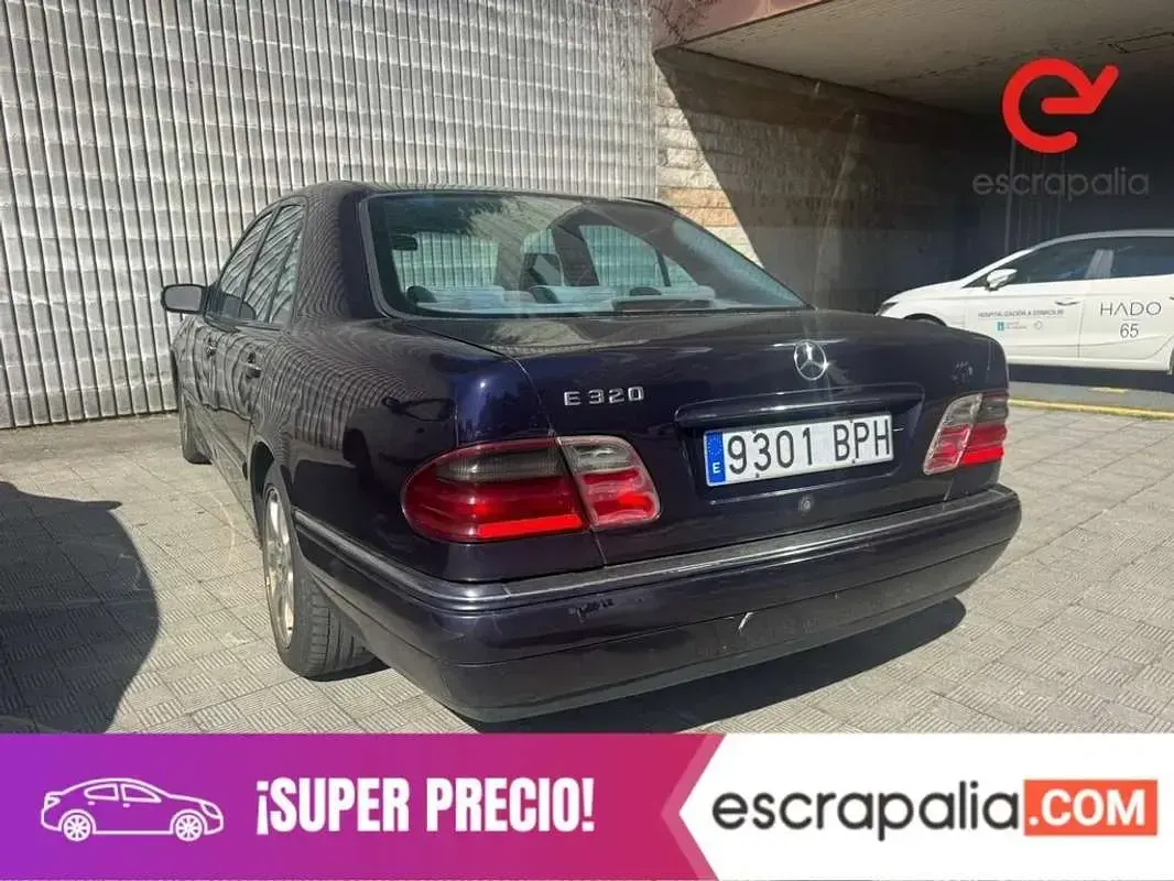 Usado Mercedes E280 Classic 230 CV (169 kW) 2001 Azul Berlina