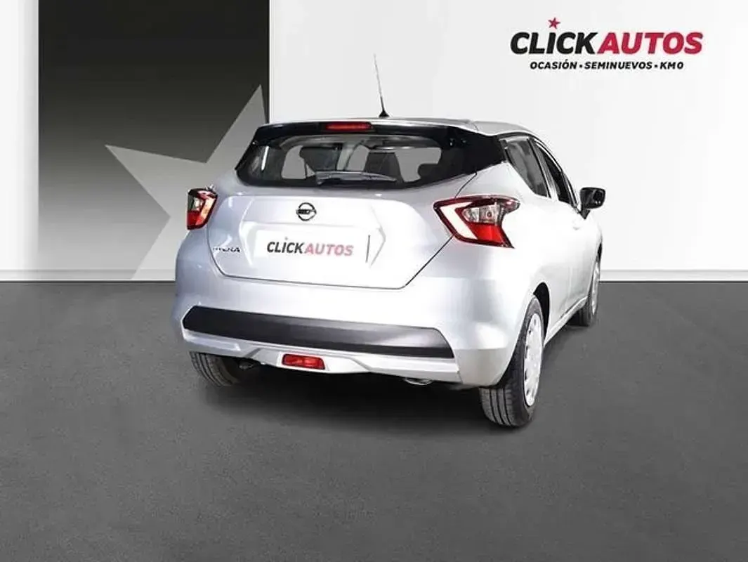 Usado Nissan Micra Acenta 92 CV (67 kW) 2022 Plateado Utilitario