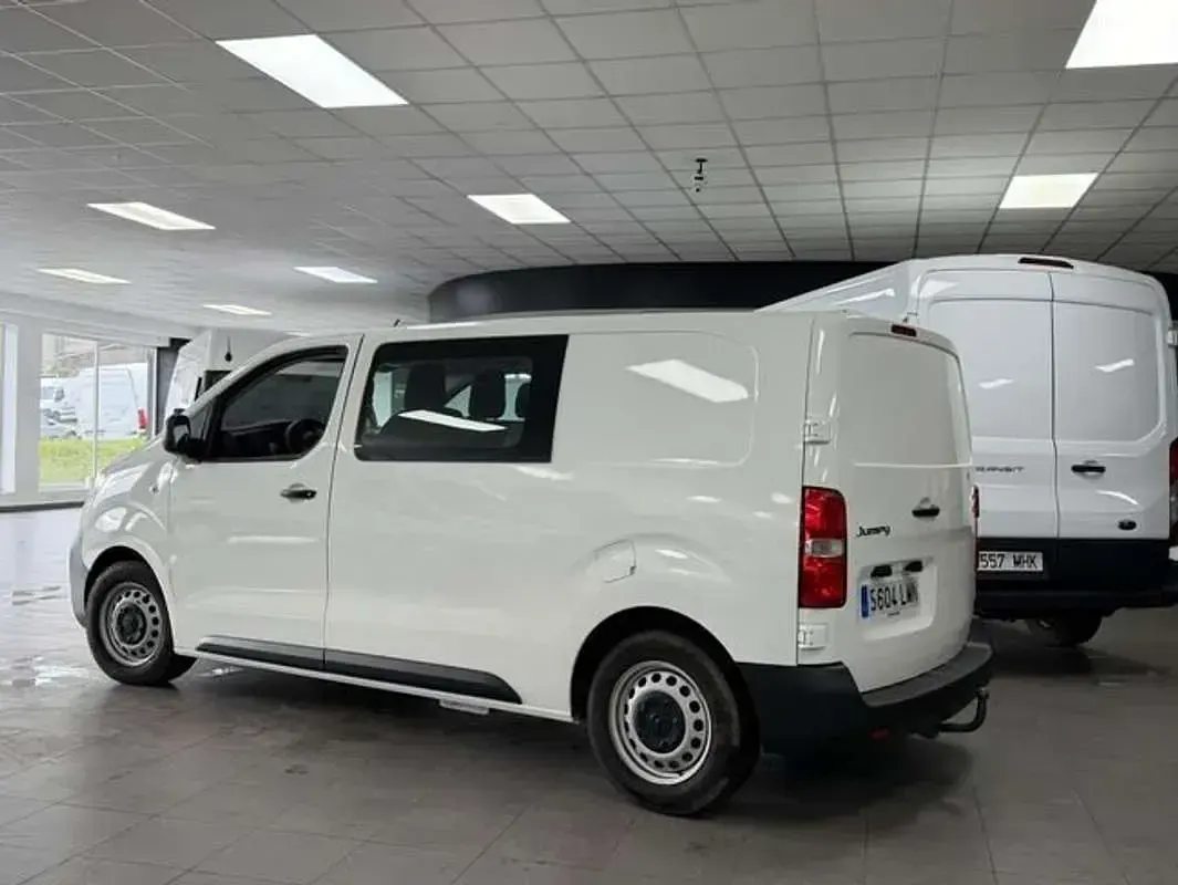 Usado Citroën Jumpy Comfort 120 CV (88 kW) 2021 Blanco Monovolumen
