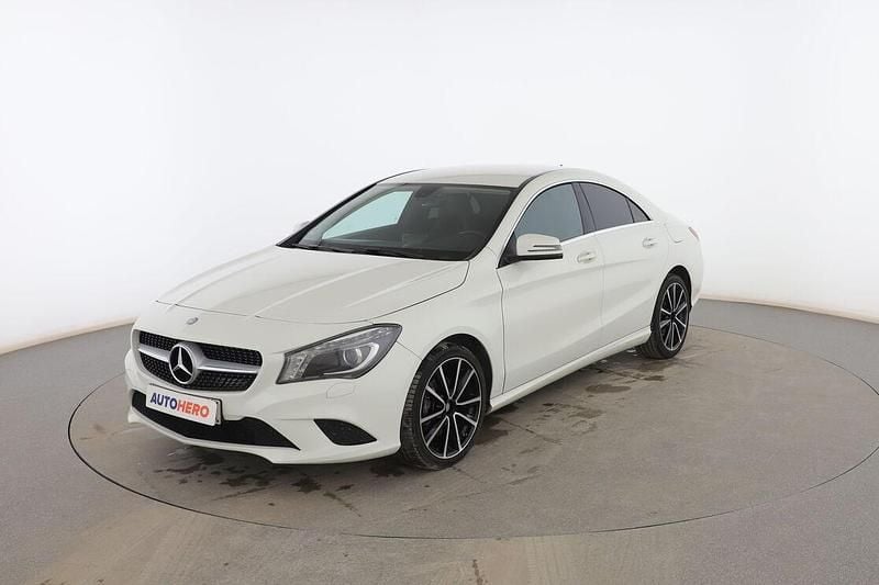 Usado Mercedes CLA200 Urban 135 CV (99 kW) 2014 Blanco Berlina