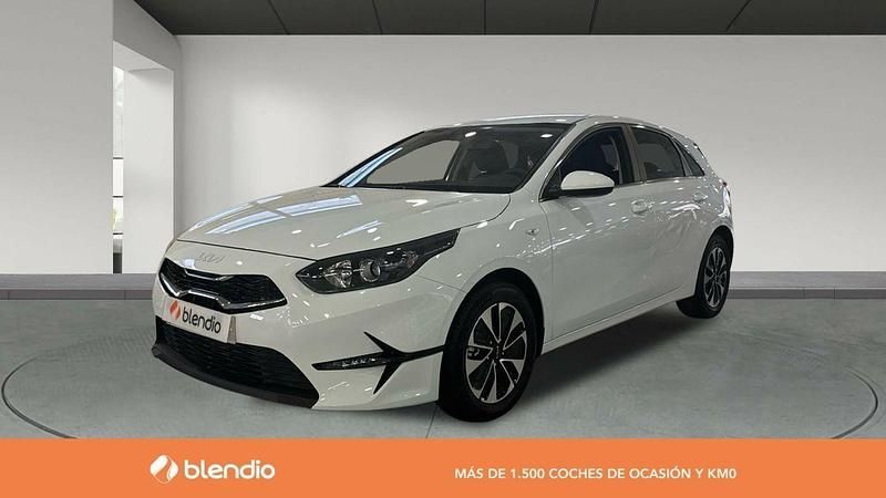 Blanco Usado 2024 Kia Ceed Utilitario | 21.778 € (Caro) - Imagen 1/4