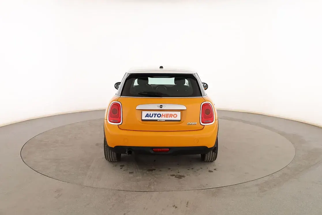 Usado Mini Cooper 135 CV (99 kW) 2015 Naranja Utilitario