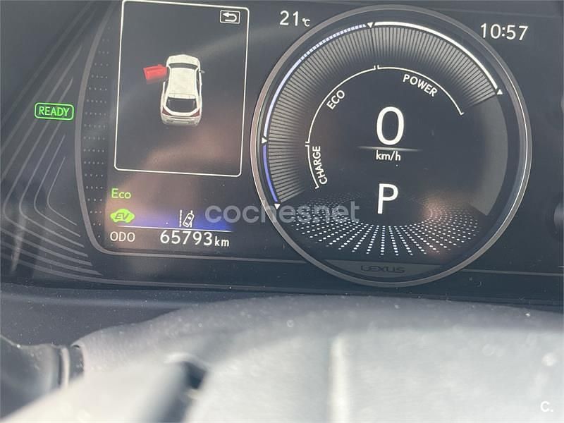 Usado Lexus UX Business Edition 184 CV (135 kW) 2022 Gris / plata SUV