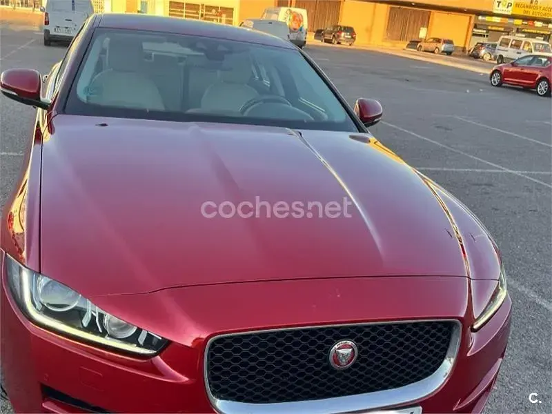 Usado Jaguar XE Prestige 180 CV (132 kW) 2016 Rojo Berlina