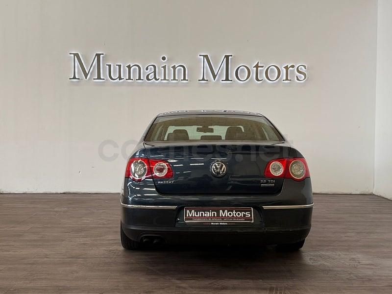 Usado VW Passat Highline 140 CV (102 kW) 2007 Azul Berlina