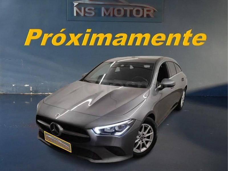 Usado Mercedes CLA200 Shooting Brake 150 CV (110 kW) 2021 Gris / plata Familiar
