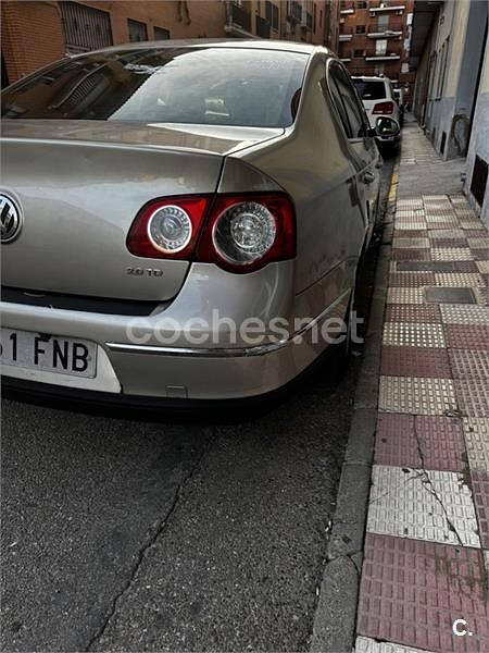 Usado VW Passat Trendline 140 HP (102 kW) 2007 Bege Sedan