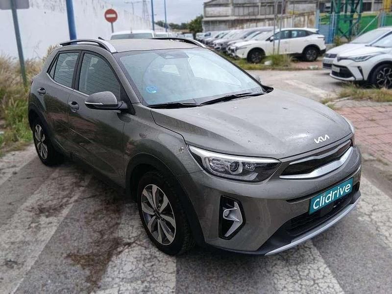 Usado Kia Stonic 120 CV (88 kW) 2023 Verde SUV