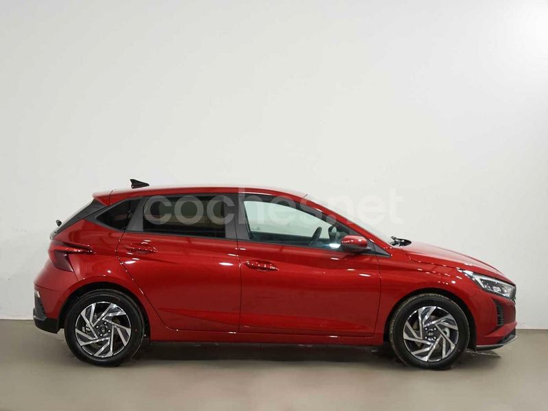 Nuevo Hyundai i20 100 CV (73 kW) 2025 Rojo Berlina