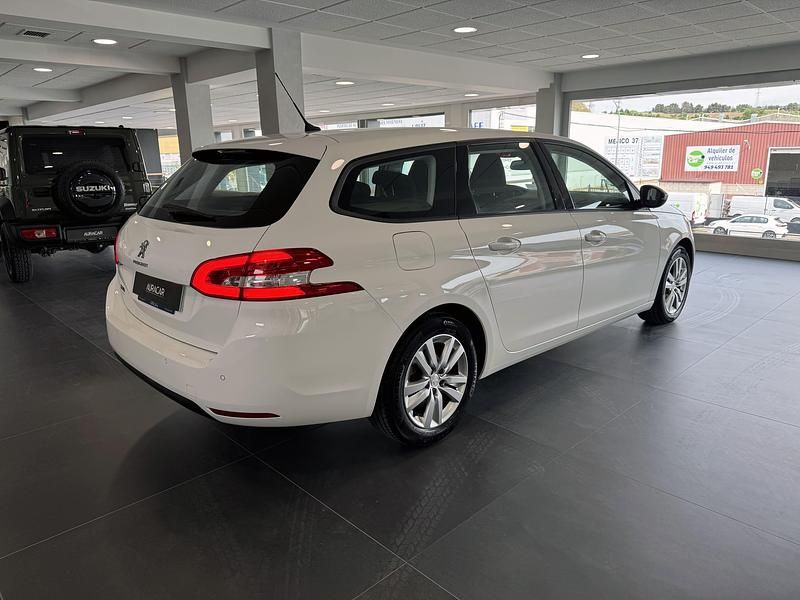 Usado Peugeot 308 SW Active 130 CV (95 kW) 2021 Blanco Familiar