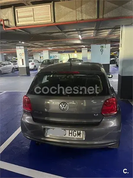Usado VW Polo Advance 70 CV (51 kW) 2011 Gris / plata Utilitario