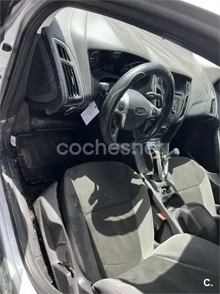 Usado Ford Focus Trend 115 CV (84 kW) 2011 Gris / plata Familiar