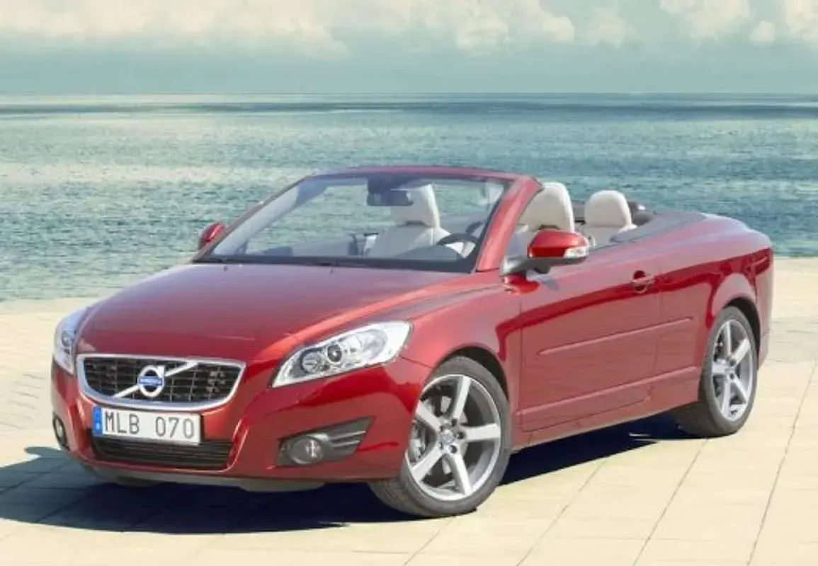 Usado Volvo C70 Momentum 136 CV (100 kW) 2010 Blanco Descapotable