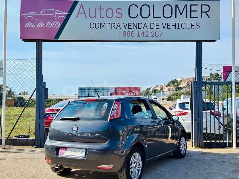 Usado Fiat Punto Easy 69 CV (50 kW) 2015 Negro Berlina