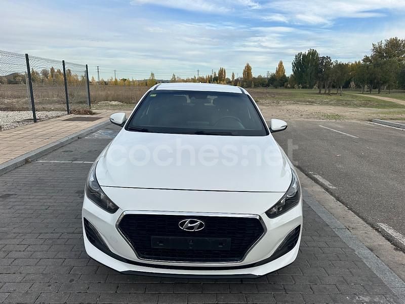 Blanco Usado 2020 Hyundai i30 Berlina | 16.900 € (Precio justo) - Imagen 1/4