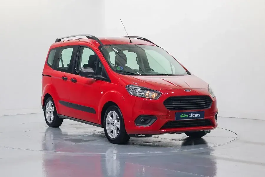 Usado Ford Tourneo Courier Ambiente 100 CV (73 kW) 2019 Rojo Monovolumen