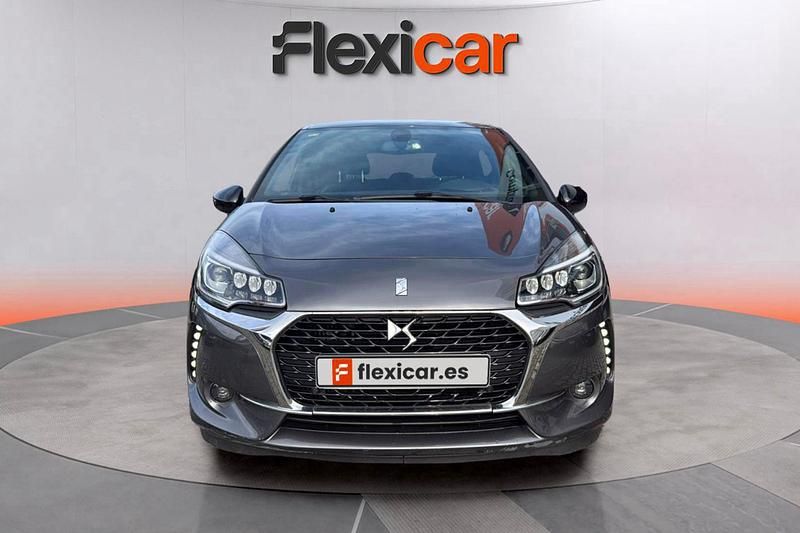Usado DS Automobiles DS3 Style 110 CV (80 kW) 2018 Gris Berlina