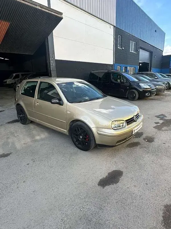 Usado VW Golf IV Highline 105 CV (77 kW) 2004 Beige Utilitario