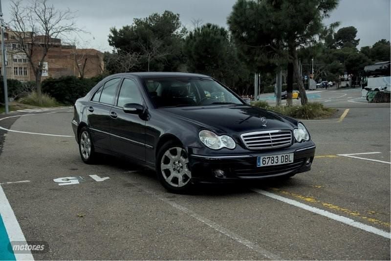 Usado Mercedes C220 Elegance 150 CV (110 kW) 2004 Azul Familiar