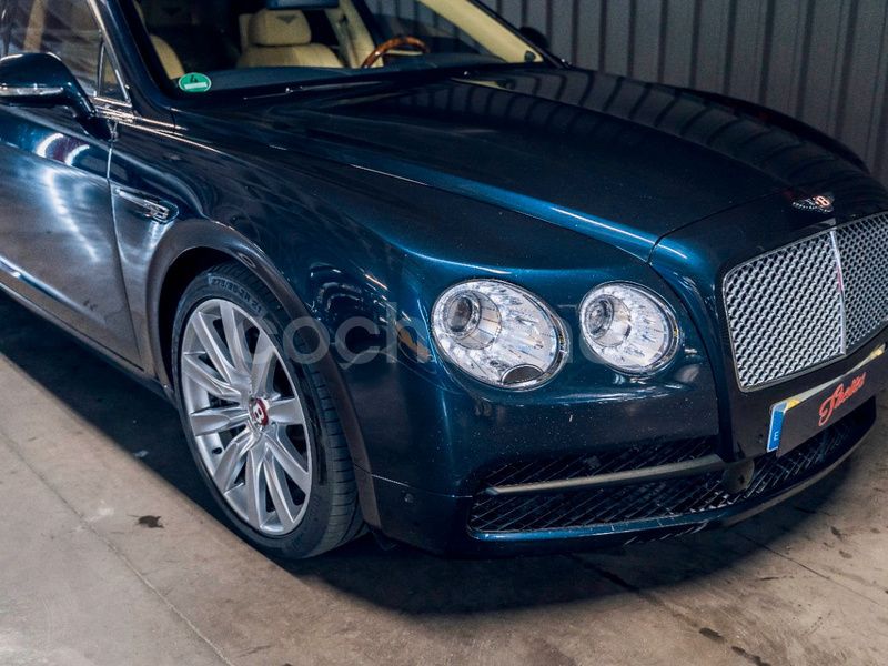 Usado Bentley Flying Spur 625 CV (459 kW) 2014 Azul Berlina