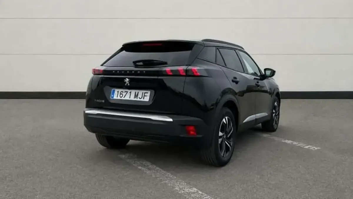 Usado Peugeot e-2008 Allure 100 kW (136 CV) 2023 Negro SUV