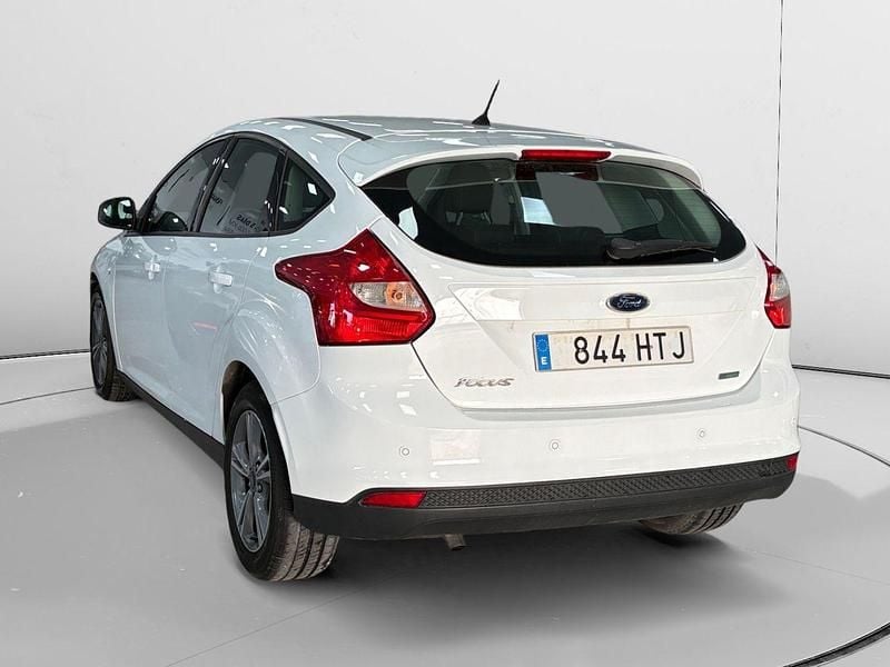 Usado Ford Focus 125 CV (91 kW) 2013 Blanco Berlina