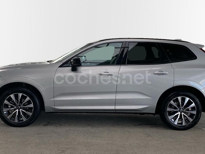 Usado Volvo XC60 Plus 250 CV (183 kW) 2025 Gris / plata SUV