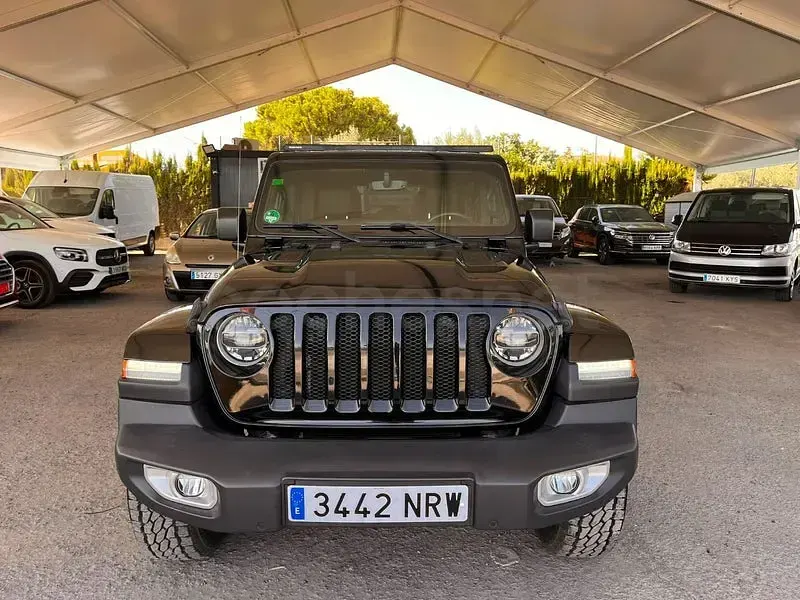 Usado Jeep Wrangler Unlimited Sahara 200 CV (147 kW) 2019 Negro SUV