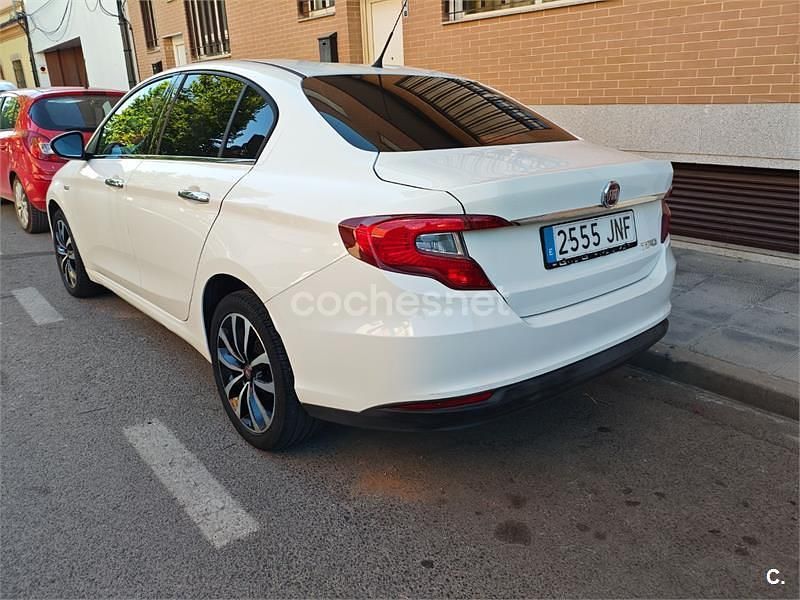 Usado Fiat Tipo Lounge 95 CV (69 kW) 2016 Blanco Berlina