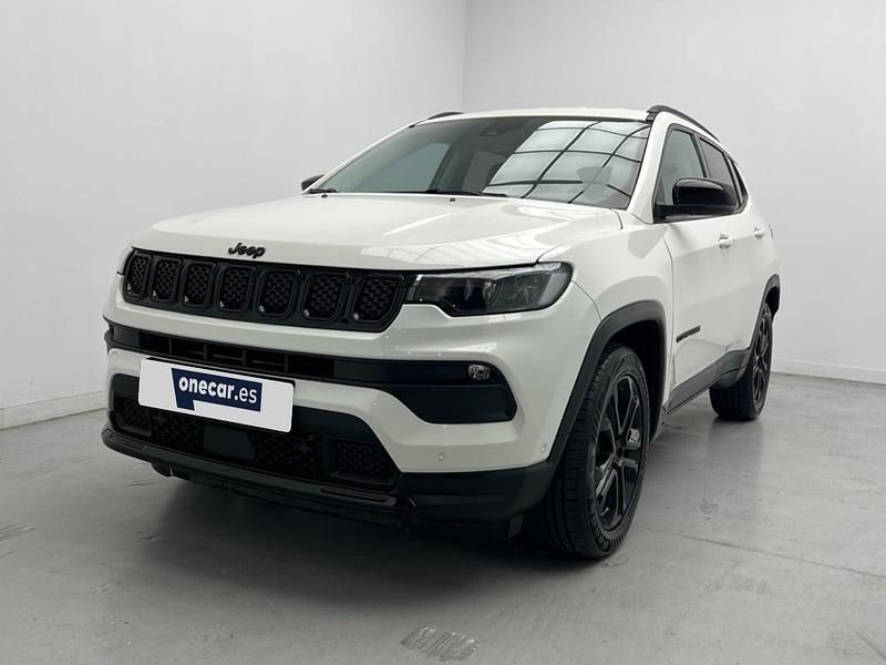 Usado Jeep Compass Night Eagle 130 CV (95 kW) 2022 Blanco gelato SUV