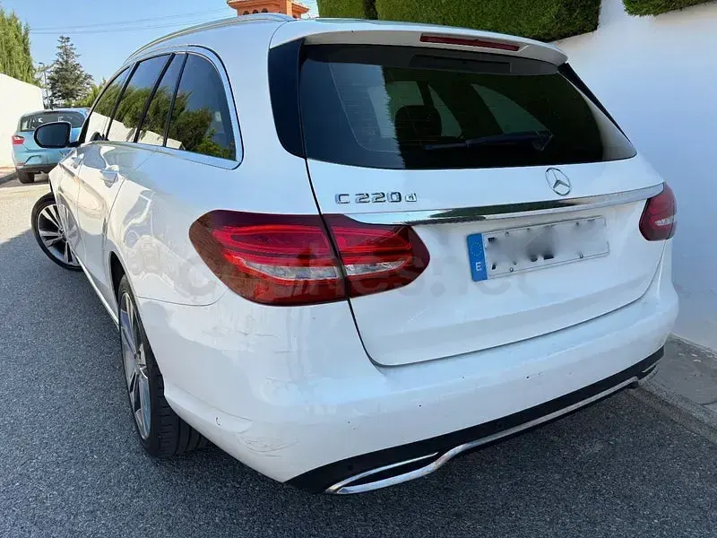Usado Mercedes C220 170 CV (125 kW) 2017 Blanco Familiar