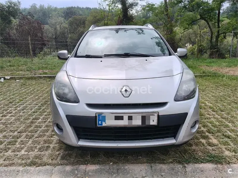 Usado Renault Clio Dynamique 90 CV (66 kW) 2012 Gris / plata Familiar