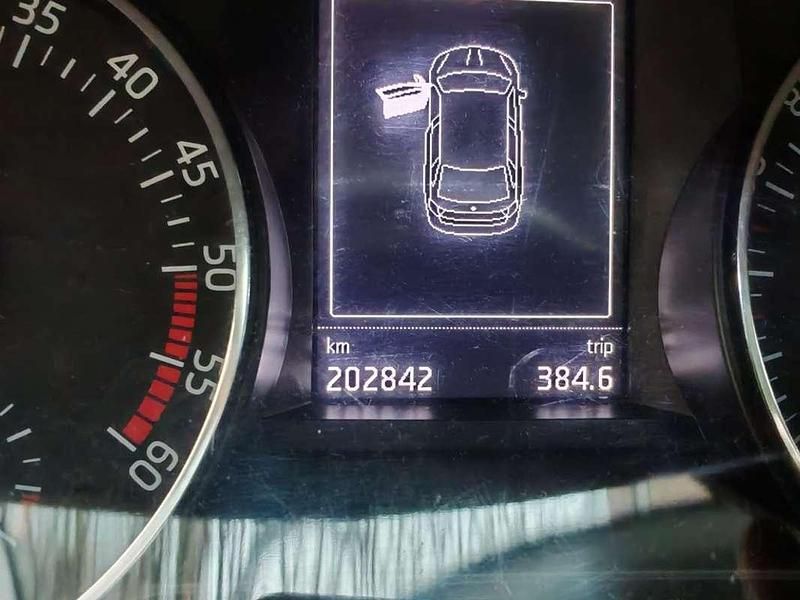 Usado Skoda Rapid Ambition 90 CV (66 kW) 2015 Azul Utilitario