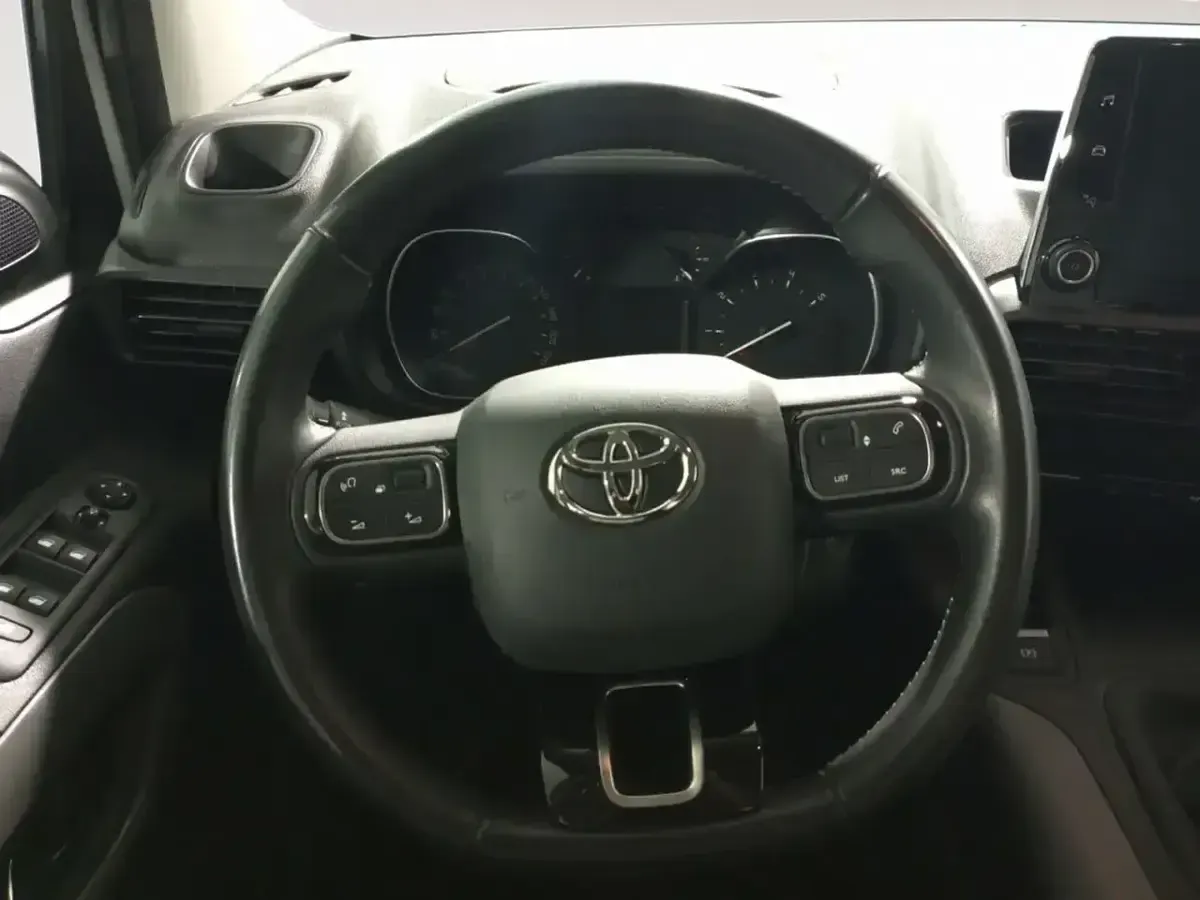 Usado Toyota Proace City Active 131 CV (96 kW) 2024 Blanco Monovolumen