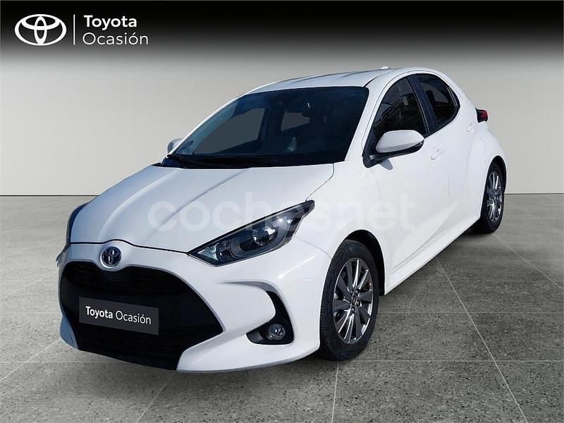 Blanco Usado 2023 Toyota Yaris Hybrid Active Berlina | 21.900 € (Precio justo) - Imagen 1/4