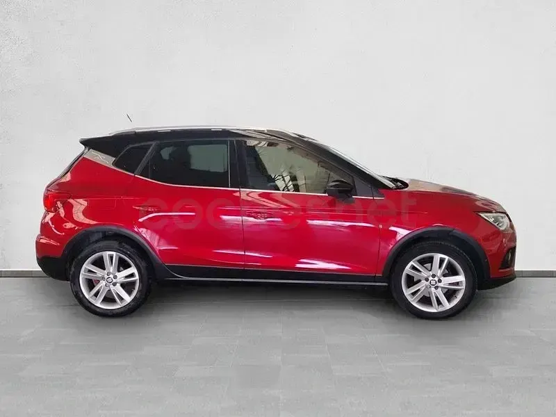 Usado Seat Arona Ecomotive 115 CV (84 kW) 2019 Granate SUV