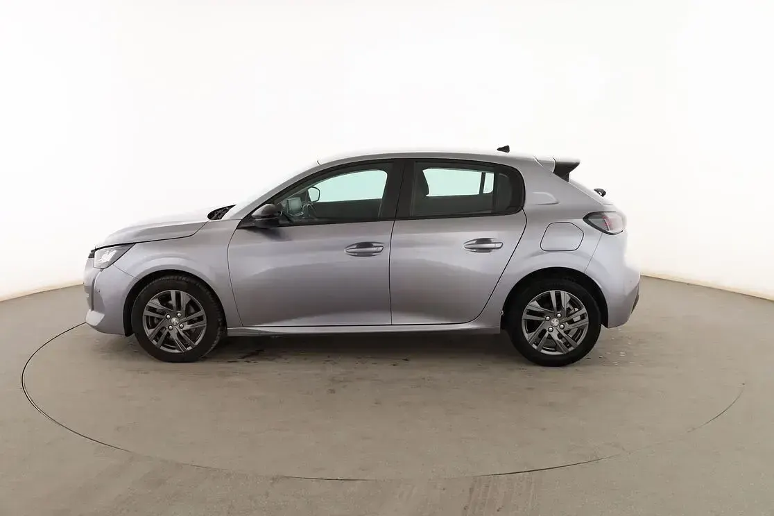Usado Peugeot 208 Active 101 CV (74 kW) 2022 Gris Utilitario