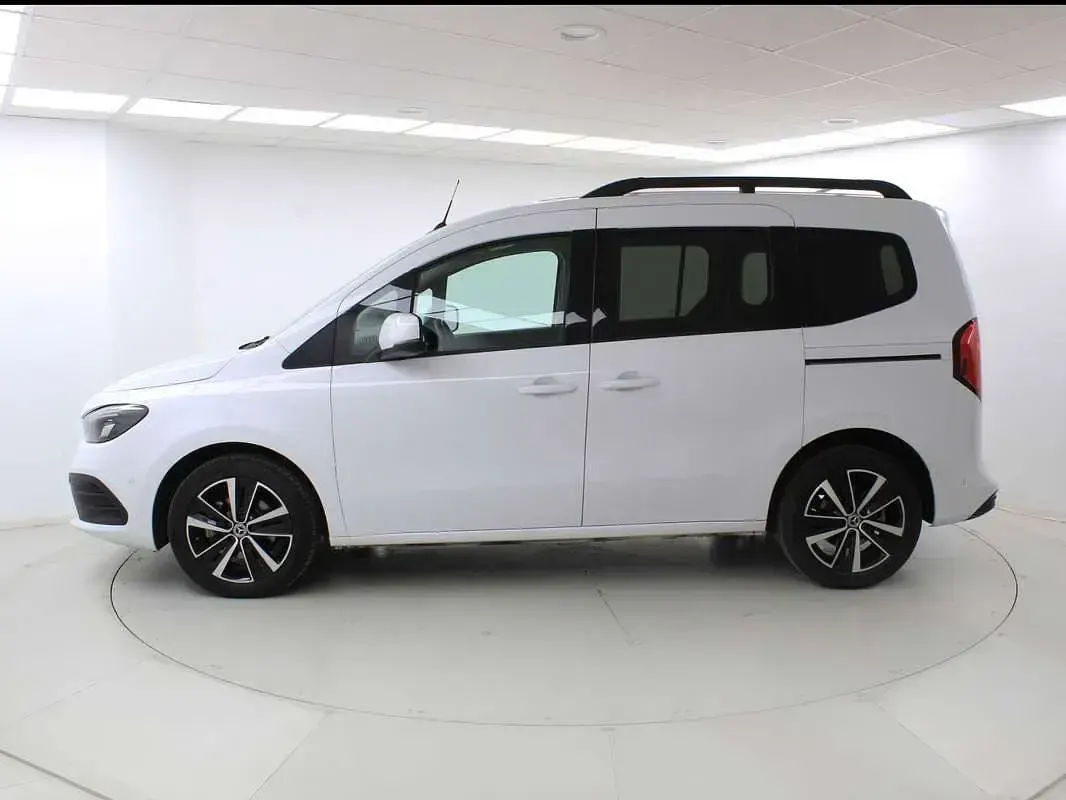 Usado Mercedes 180 Progressive 116 CV (85 kW) 2024 Blanco Berlina