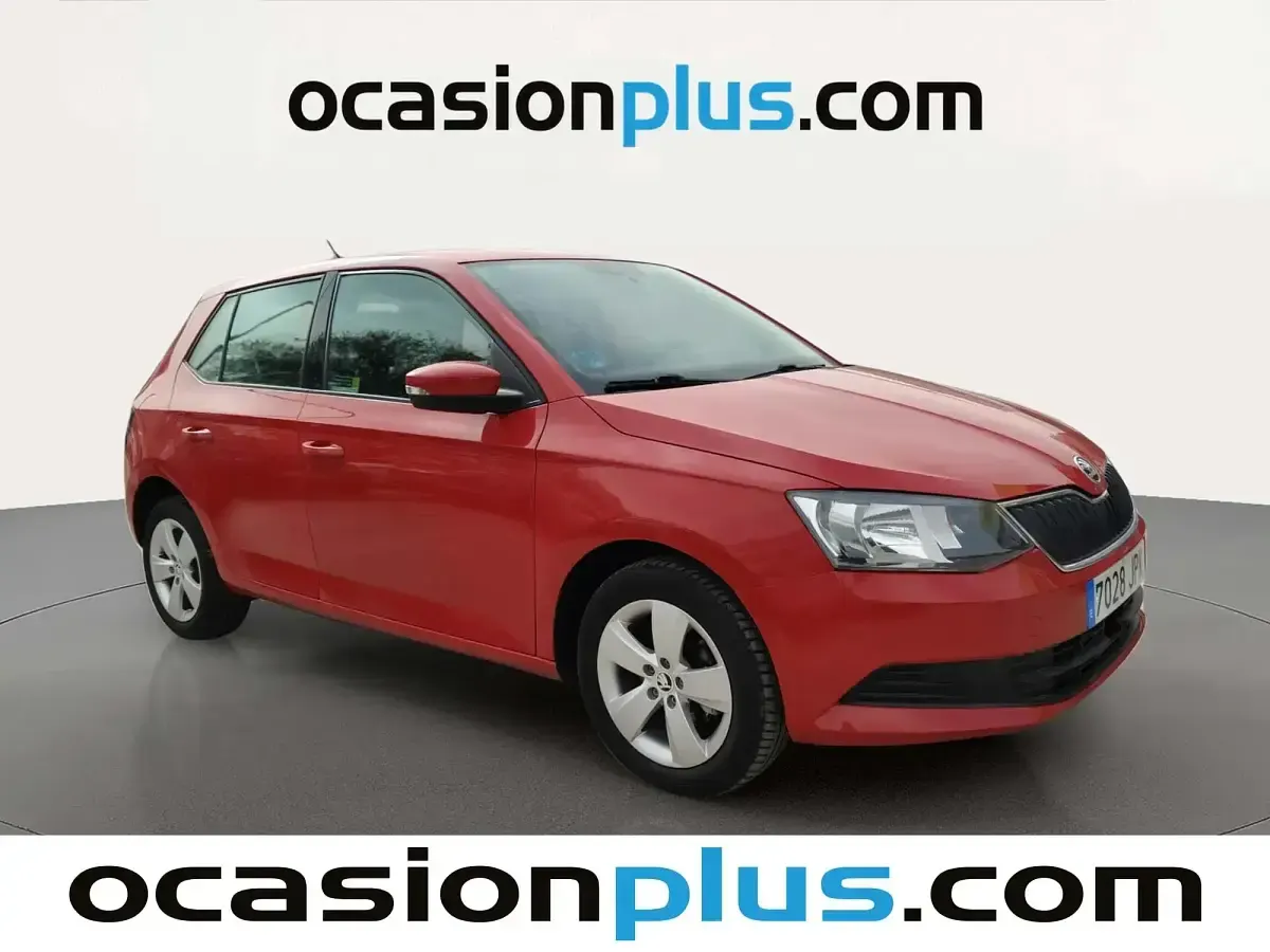 Usado Skoda Fabia Ambition 75 CV (55 kW) 2016 Rojo